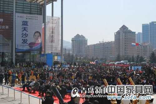 青島家具展開幕式現(xiàn)場人群 青島家具展開幕式現(xiàn)場人群