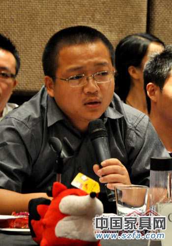 偉安家具營銷中心總經(jīng)理 張炯澍 偉安家具營銷中心總經(jīng)理 張炯澍