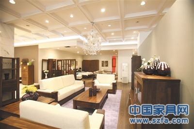 業(yè)內(nèi)人士認(rèn)為，實(shí)木家具的價(jià)值應(yīng)體現(xiàn)在材料和加工工藝的結(jié)合上。