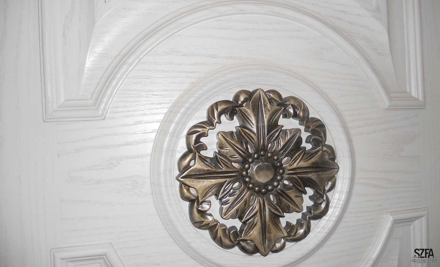 紅橡實(shí)木復(fù)合門(mén)MPD-04細(xì)節(jié)圖1 紅橡烤漆復(fù)合門(mén)MPD-04細(xì)節(jié)圖1