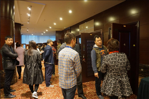 新品體驗(yàn)區(qū)，讓每位嘉賓零距離體驗(yàn)金大新品防盜門(mén)的過(guò)硬品質(zhì)