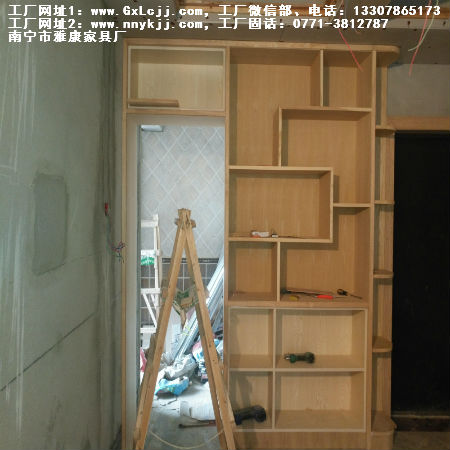 加層作小造型，雙層，也好看，相比，醒色白飾，整體展柜、儲柜、小小別致柜衣家具設(shè)計定制加工廠南寧中國的，不普通~