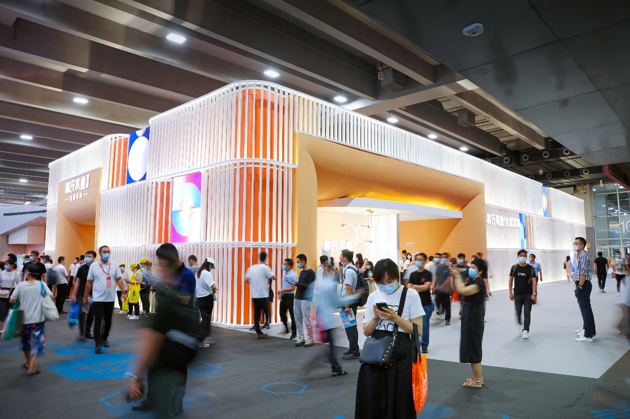 P:\06 品牌部\01 品牌戰(zhàn)略部\08-品牌公關\2021年\月度公關內容\7月\稿件5 林氏木業(yè)首秀中國建博會，綜合新業(yè)態(tài)熱浪來襲\配圖\6c400a85a99c97edce260b00ed176763_.jpg